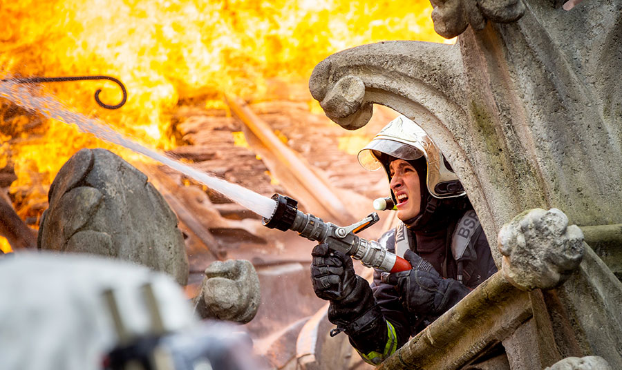 notre dame brule 2